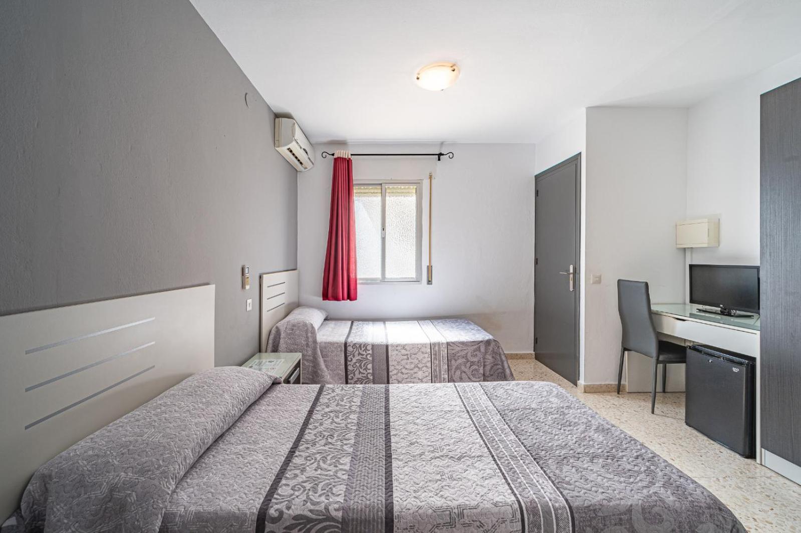 Hostal Ocana Manilva Buitenkant foto
