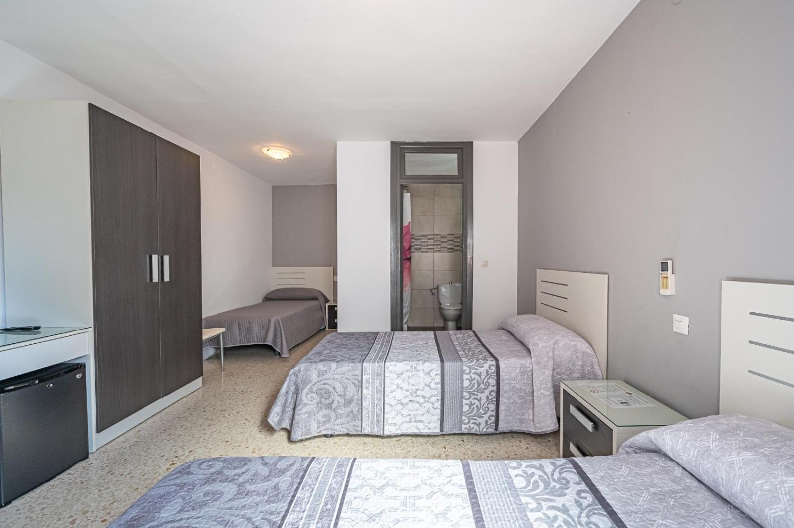 Hostal Ocana Manilva Buitenkant foto